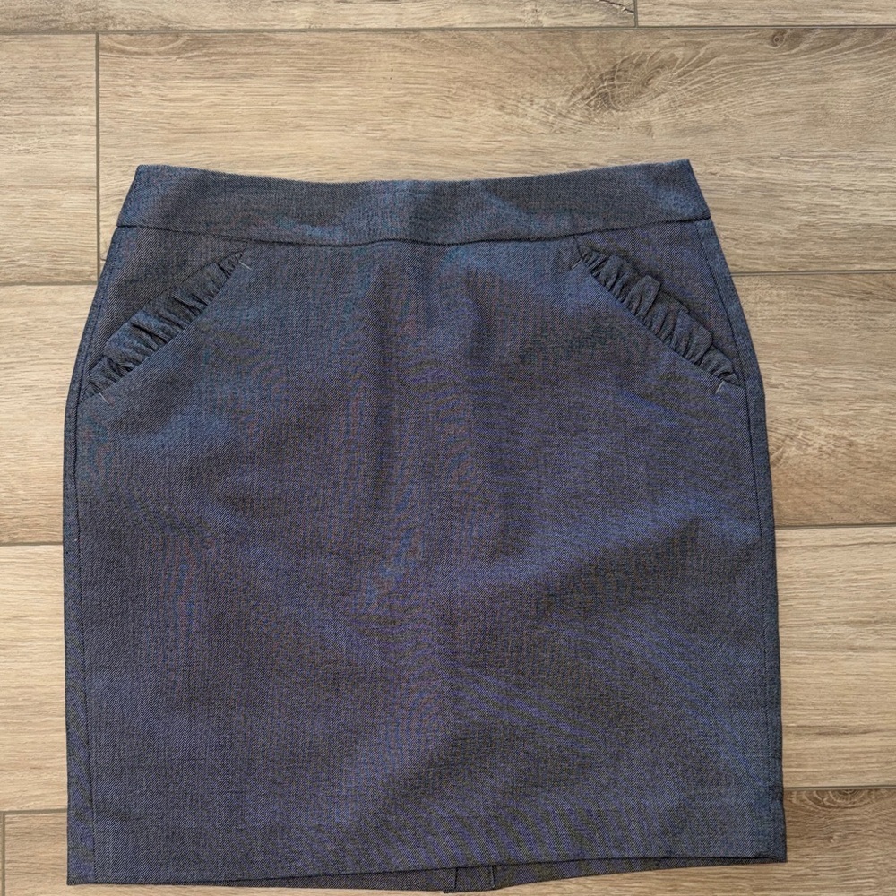 Ann Taylor LOFT Dark gray  Pencil Skirt woman’s sis 8 petite professional ruffle